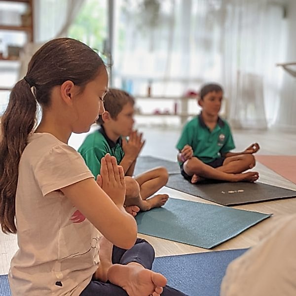 kids yoga barre buderim school class namaste